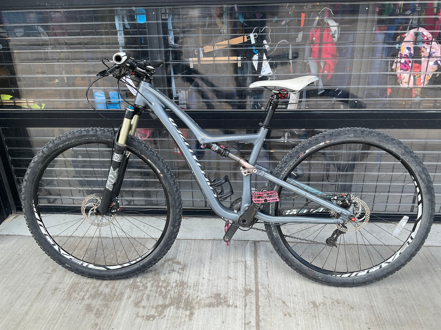 Specialized Rumor Full-Suspension Mountain Bike