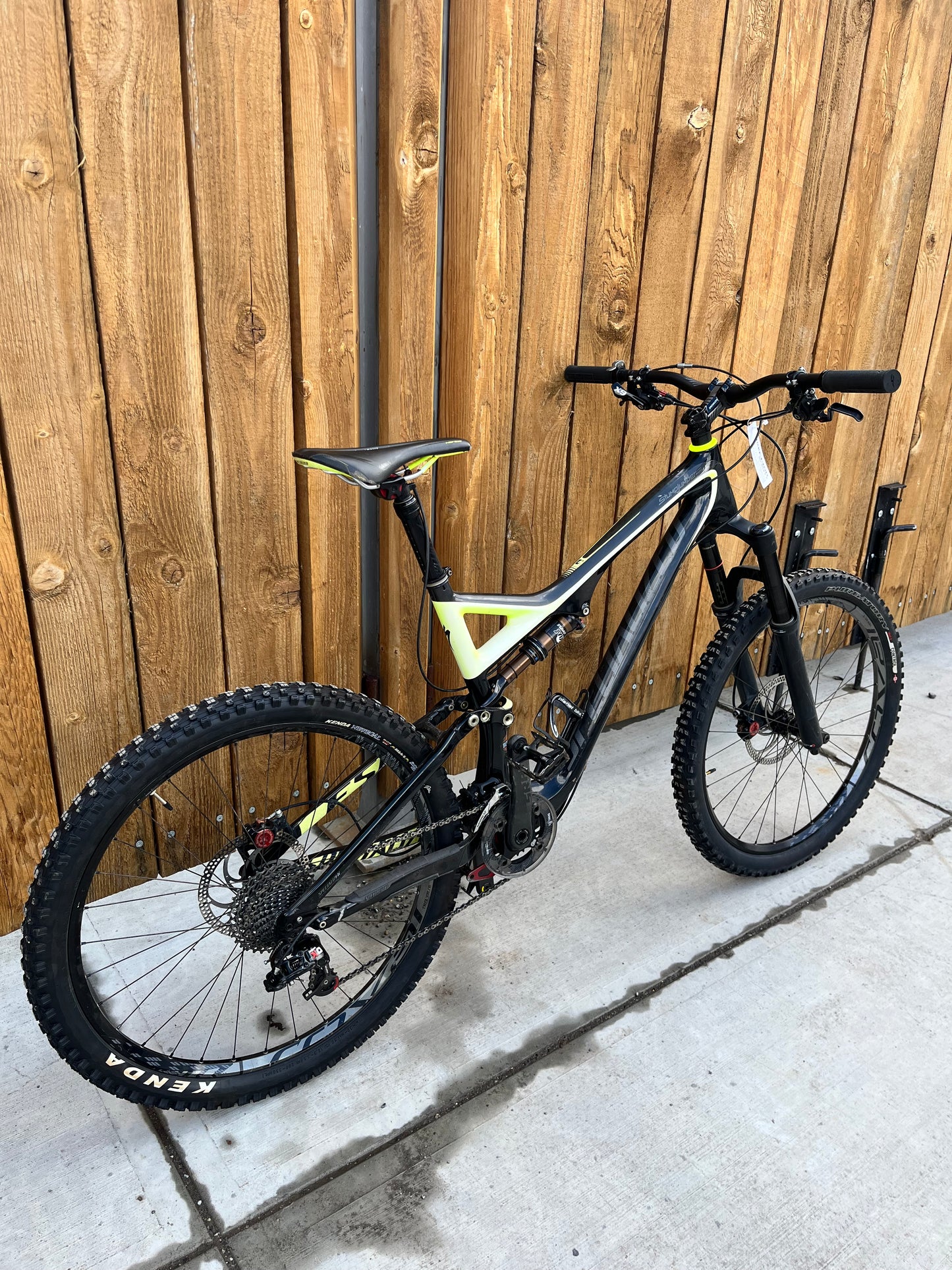 Specialized Stumpjumper Expert Evo Carbon 2011 Full Suspension Bike, 26" Sram X0 2x10, Formula Brakes, New Rockshox Pike Fork