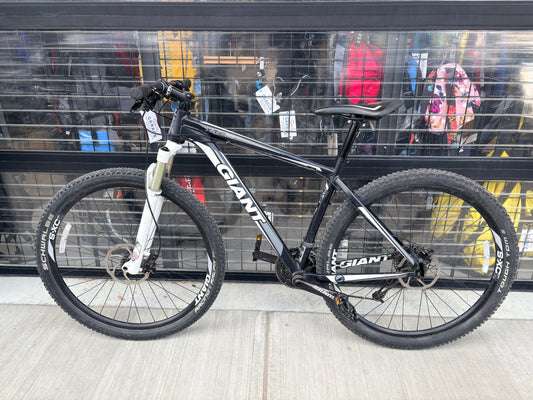 Giant XTC 29 Hardtail Mountain Bike