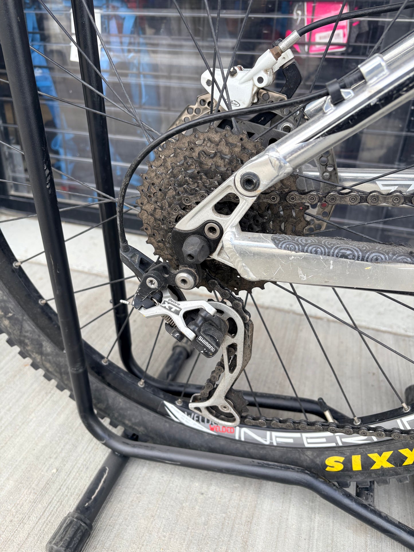 Kona Dawg Primo With Pump, Bottle Cage, and Tool Pouch