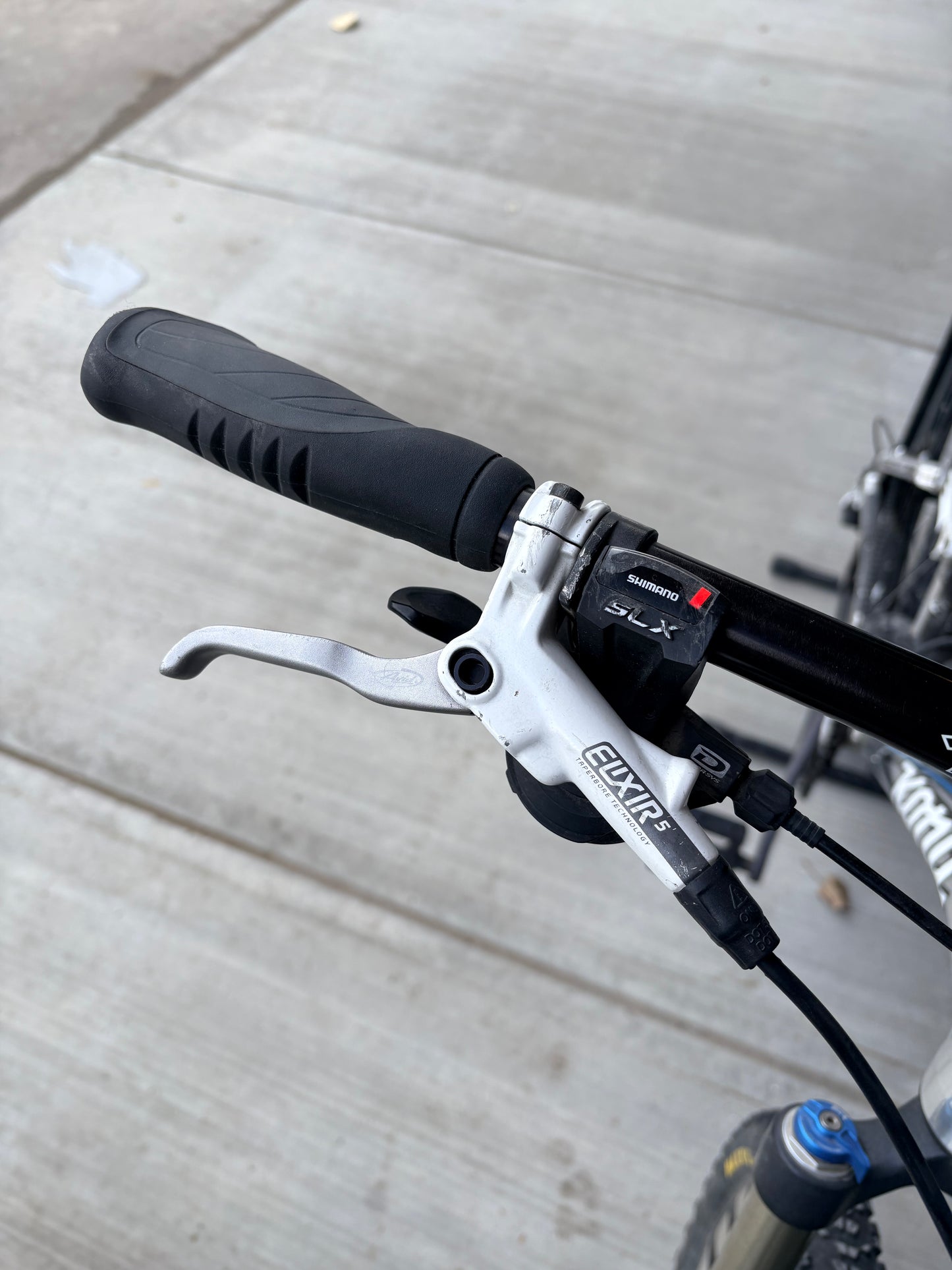 Kona Dawg Primo With Pump, Bottle Cage, and Tool Pouch