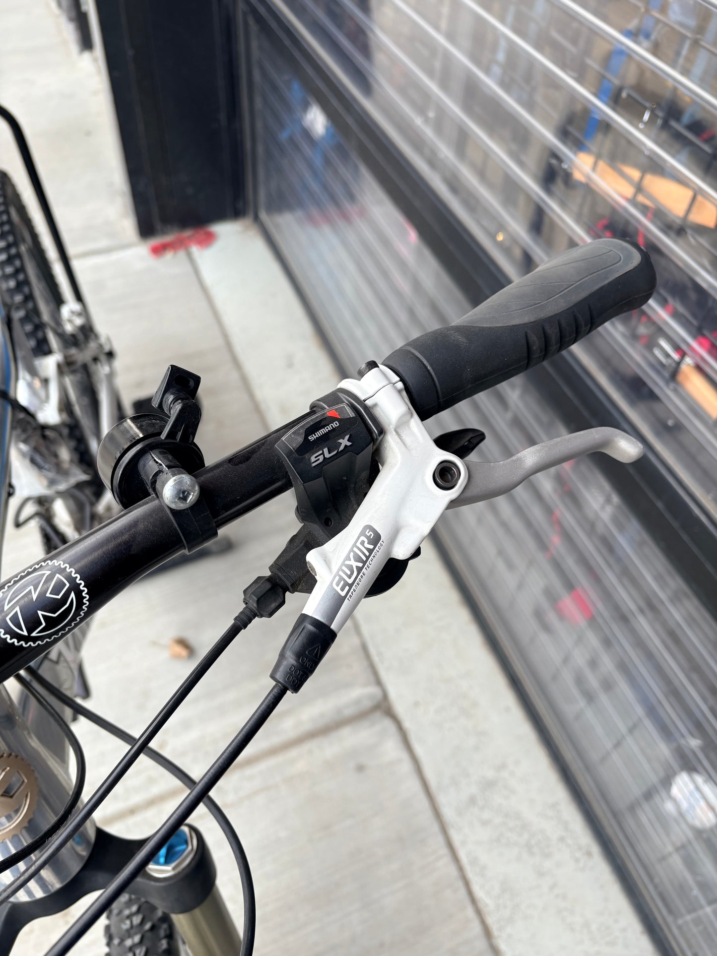 Kona Dawg Primo With Pump, Bottle Cage, and Tool Pouch