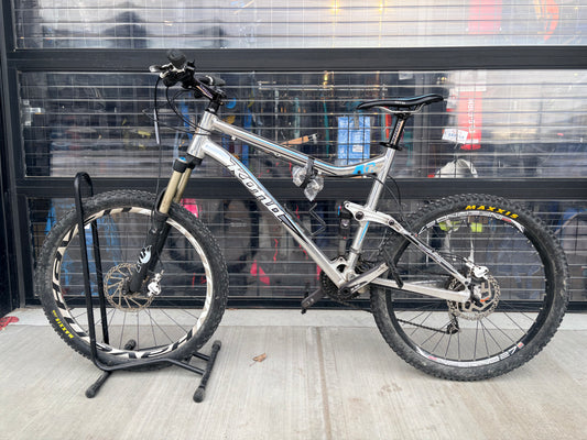 Kona Dawg Primo With Pump, Bottle Cage, and Tool Pouch