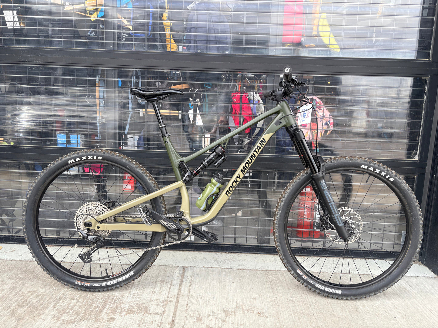 Rocky Mountain Altitude Full-Suspension Mountain Bike