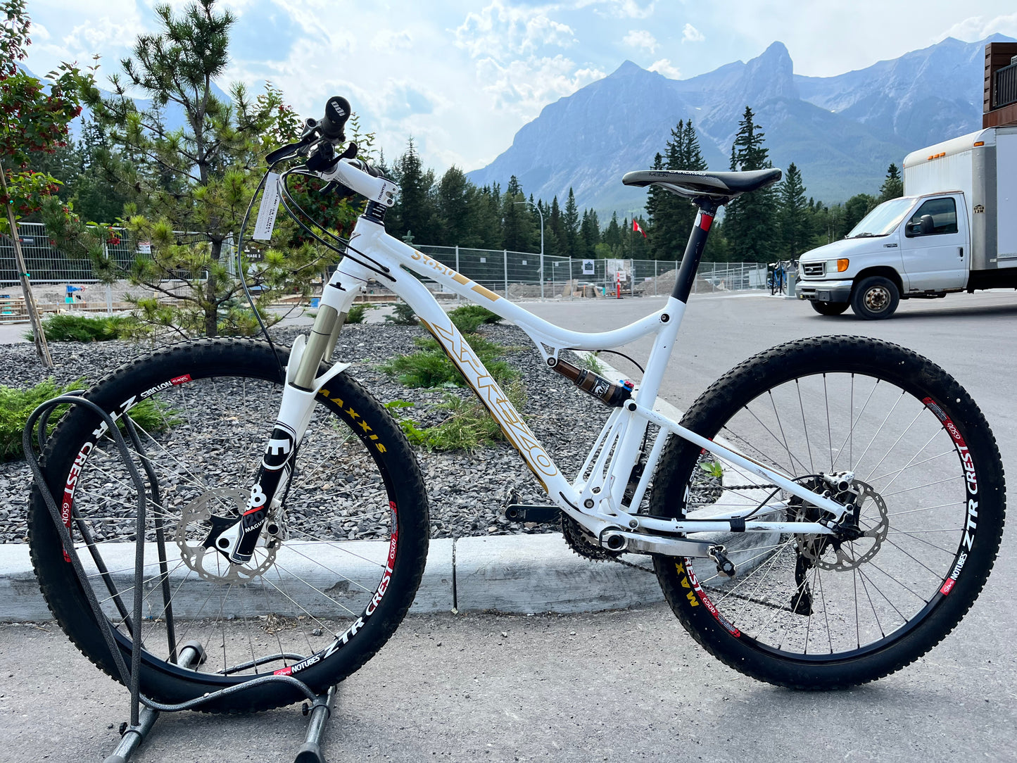 Xprezo S-650 Custom Built Full Suspension Mountain Bike