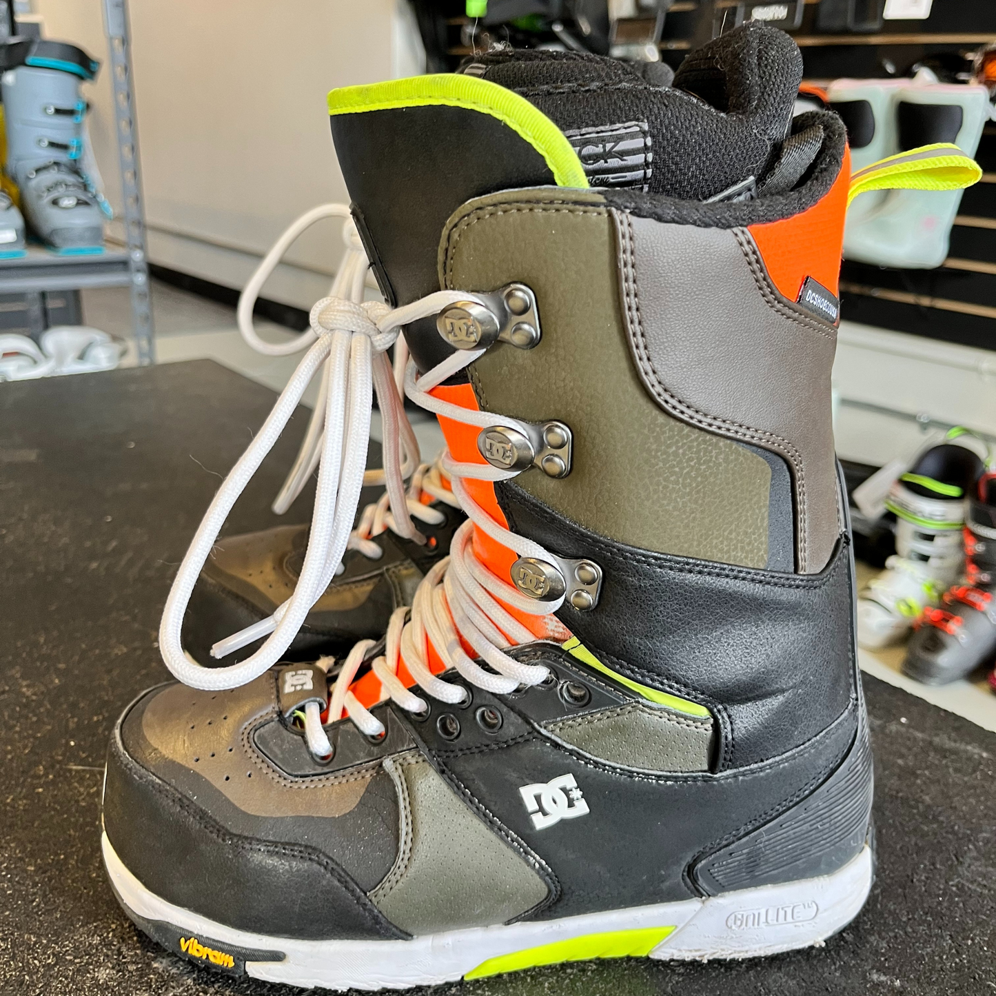 DC The Laced Boot Snowboard Boots - NEW $380
